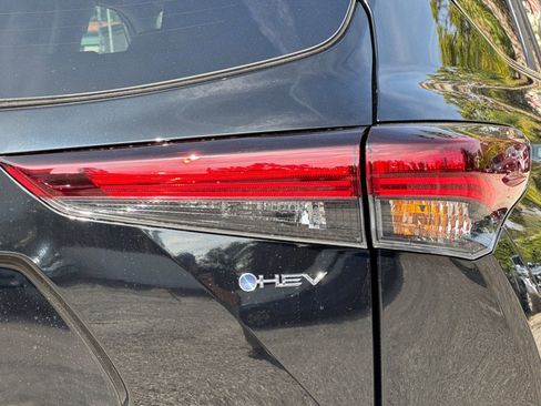 New 2026 Toyota Highlander XLE image 33