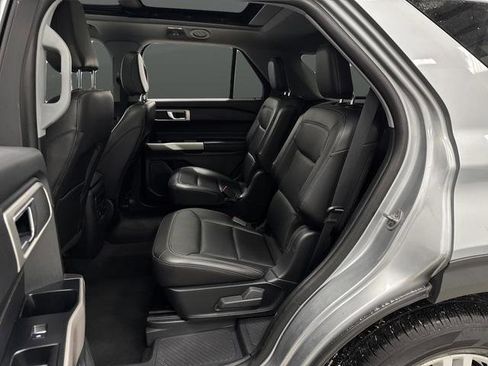 Used 2023 Ford Explorer XLT AWD/4WD image 29