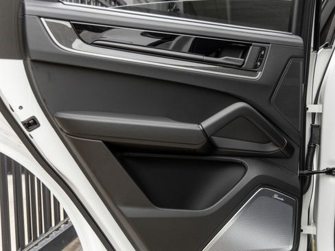 New 2025 Porsche Cayenne Turbo AWD/4WD image 33