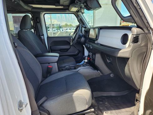 Used 2024 Jeep Wrangler Unlimited AWD/4WD image 10