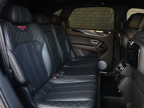 Used 2018 Bentley Bentayga AWD/4WD image 33