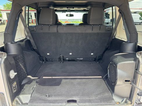 Used 2014 Jeep Wrangler Unlimited Sahara w/ Connectivity Group AWD/4WD image 17