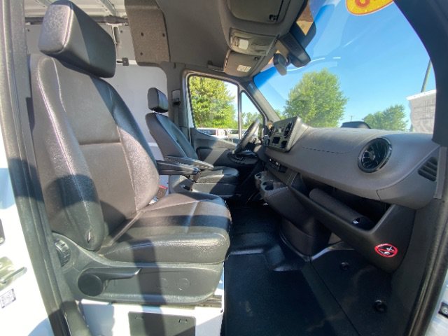 Used 2025 Mercedes-Benz Sprinter 2500 image 14