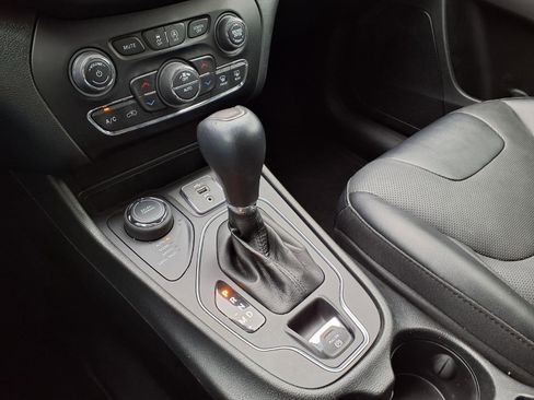 Used 2022 Jeep Cherokee Latitude Lux image 25