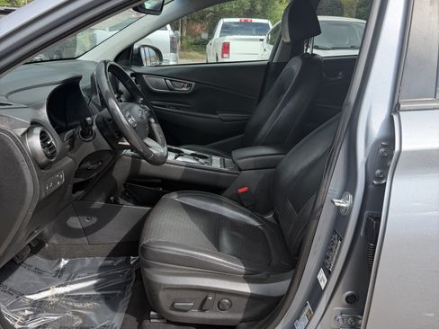 Used 2021 Hyundai Kona Limited w/ Cargo Package FWD image 17