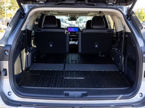New 2026 Toyota Highlander Platinum AWD/4WD image 8