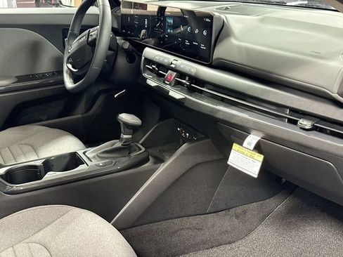 Used 2025 Kia K4 EX image 22