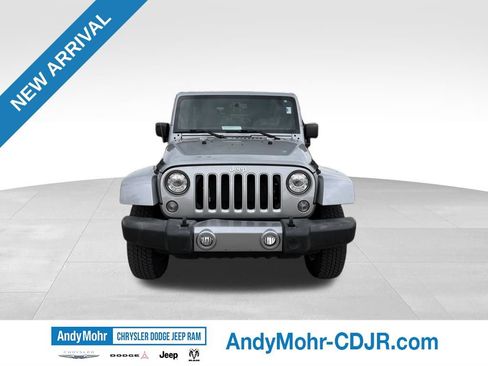 Used 2018 Jeep Wrangler Unlimited Sahara AWD/4WD image 2
