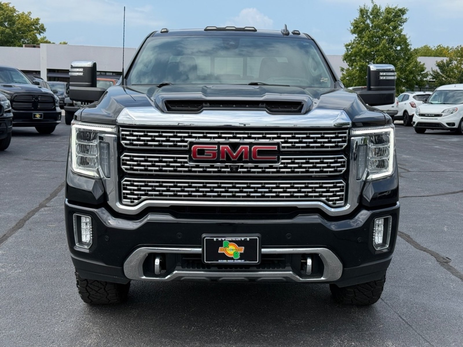 Used 2023 GMC Sierra 2500 Denali w/ Denali Black Diamond Edition AWD/4WD image 3