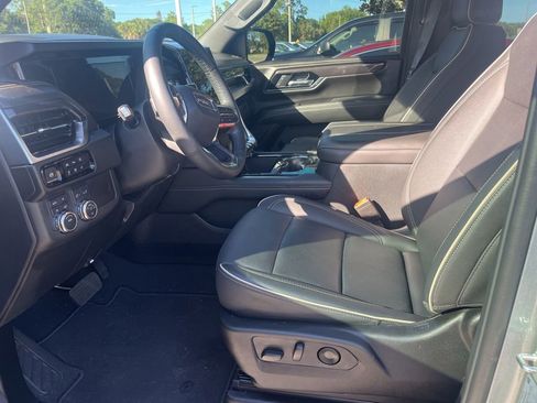 Used 2025 GMC Yukon Elevation AWD/4WD image 10