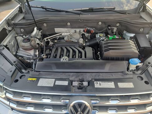 Used 2018 Volkswagen Atlas SEL w/ R-Line Package AWD/4WD image 38