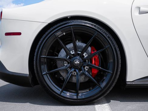 Used 2015 Ferrari F12 Berlinetta RWD image 10
