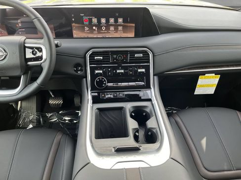 New 2026 Nissan Armada SL w/ Captain's Chari Seat Package RWD image 4
