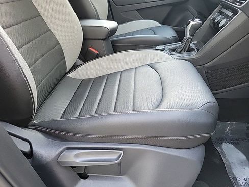 Used 2022 Volkswagen Taos SEL w/ Panoramic Sunroof Package image 13