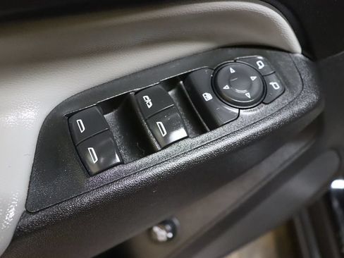 Used 2020 Chevrolet Equinox LT FWD image 32