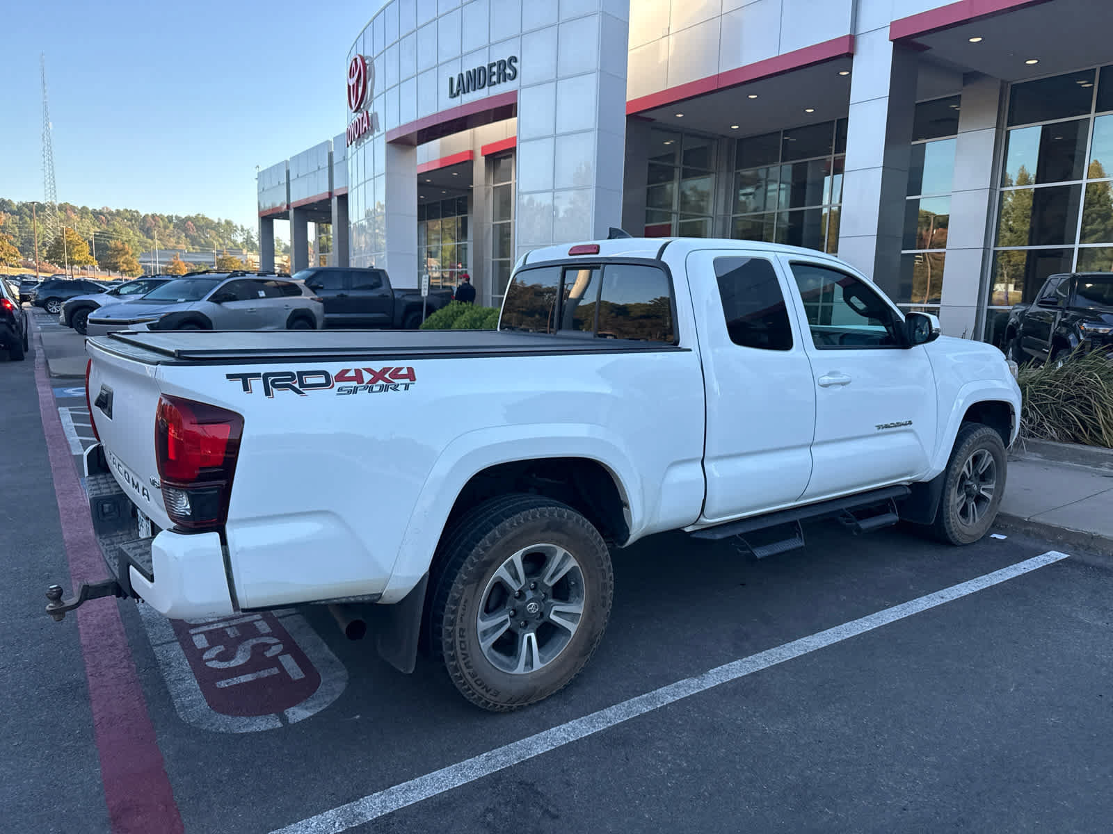 Used 2019 Toyota Tacoma TRD Sport AWD/4WD image 3