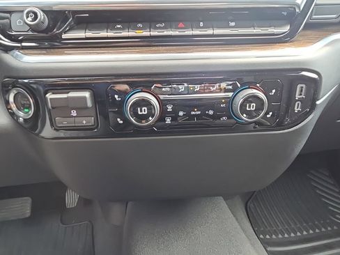Used 2025 Chevrolet Silverado 1500 LT AWD/4WD image 30