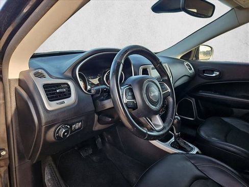 Used 2018 Jeep Compass Latitude w/ Popular Equipment Group FWD image 10