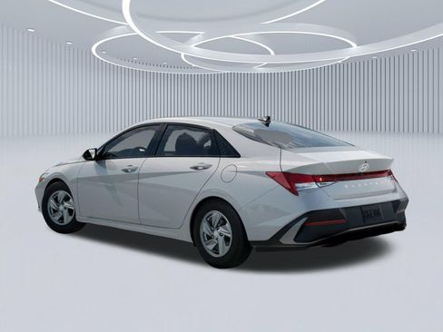 New 2026 Hyundai Elantra SE FWD image 5