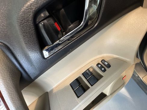 Used 2012 Toyota Highlander Limited image 23