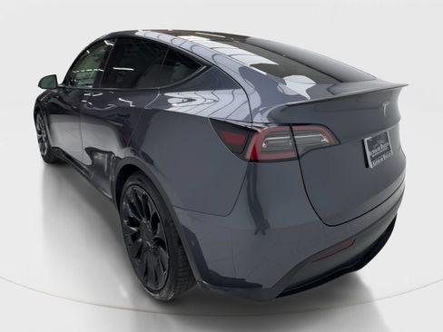 Used 2022 Tesla Model Y Performance AWD/4WD image 9