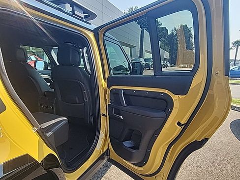 New 2026 Land Rover Defender 110 AWD/4WD image 17