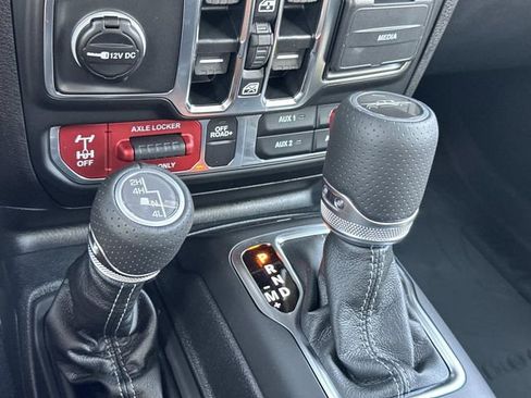 New 2025 Jeep Gladiator Mojave w/ Convenience Group image 30