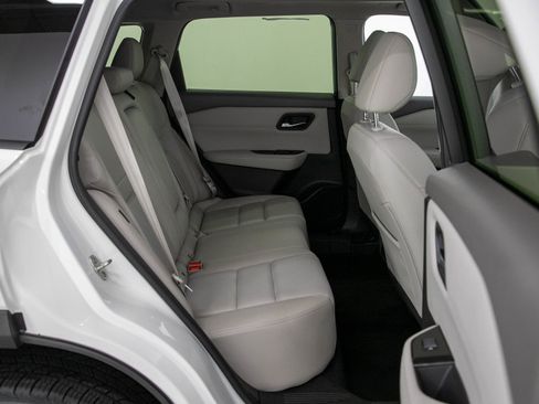 Used 2023 Nissan Rogue SL AWD/4WD image 12