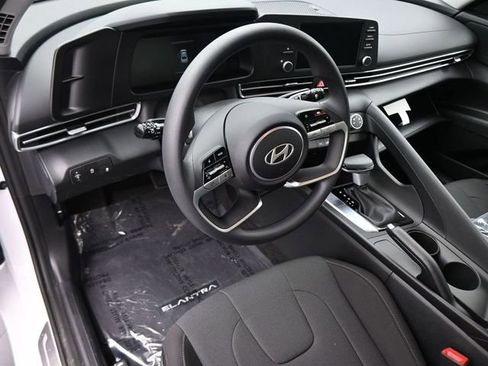 New 2026 Hyundai Elantra SE FWD image 15