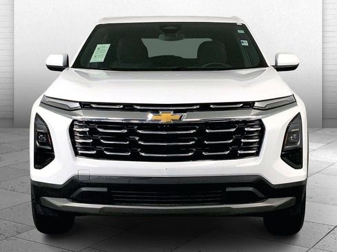 Used 2025 Chevrolet Equinox LT image 2