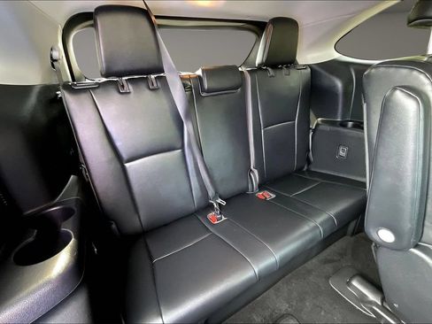 Used 2022 Toyota Highlander XLE FWD image 28