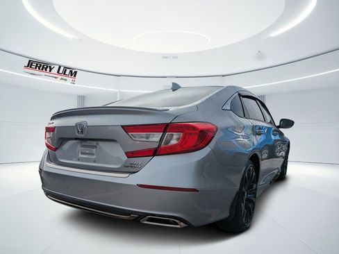 Used 2018 Honda Accord Sport image 3