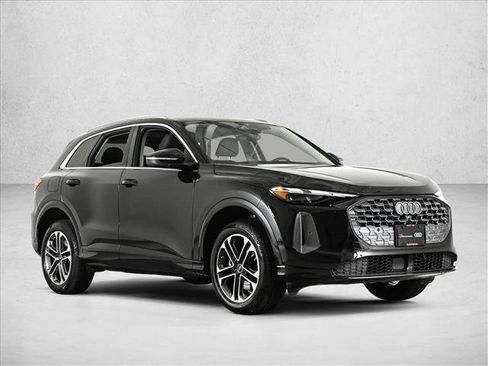 Certified 2025 Audi Q5 Premium w/ Convenience Package AWD/4WD image 3