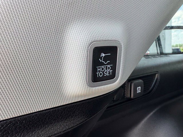 Used 2023 Jeep Grand Cherokee Limited w/ Luxury Tech Group II AWD/4WD image 25