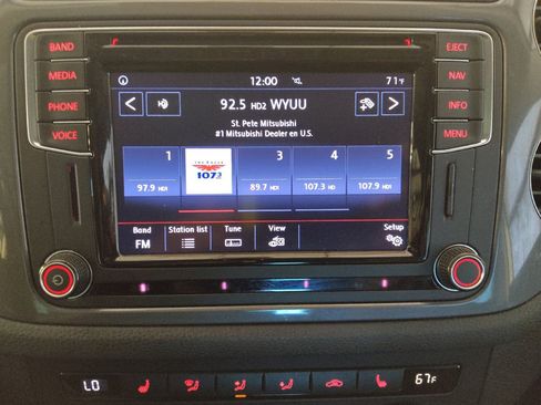 Used 2017 Volkswagen Tiguan Sport FWD image 25
