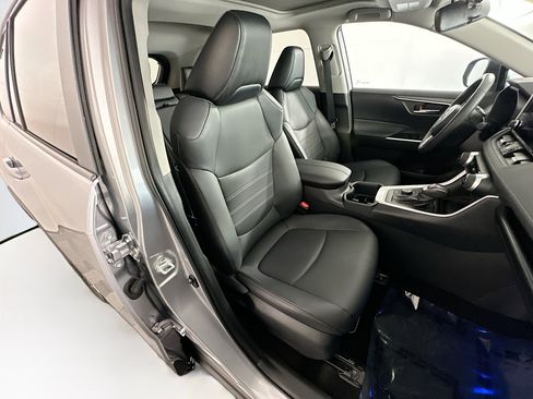 Used 2025 Toyota RAV4 XLE Premium AWD/4WD image 28