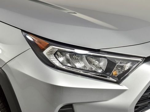 Used 2021 Toyota RAV4 XLE Premium image 35