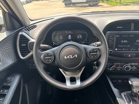 Used 2025 Kia Soul LX w/ LX Technology Package FWD image 25