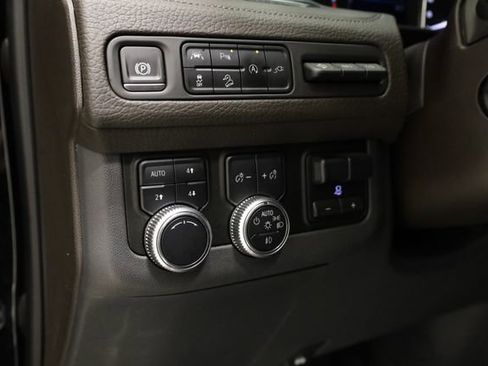 Used 2021 GMC Yukon Denali w/ Denali Premium Package image 14