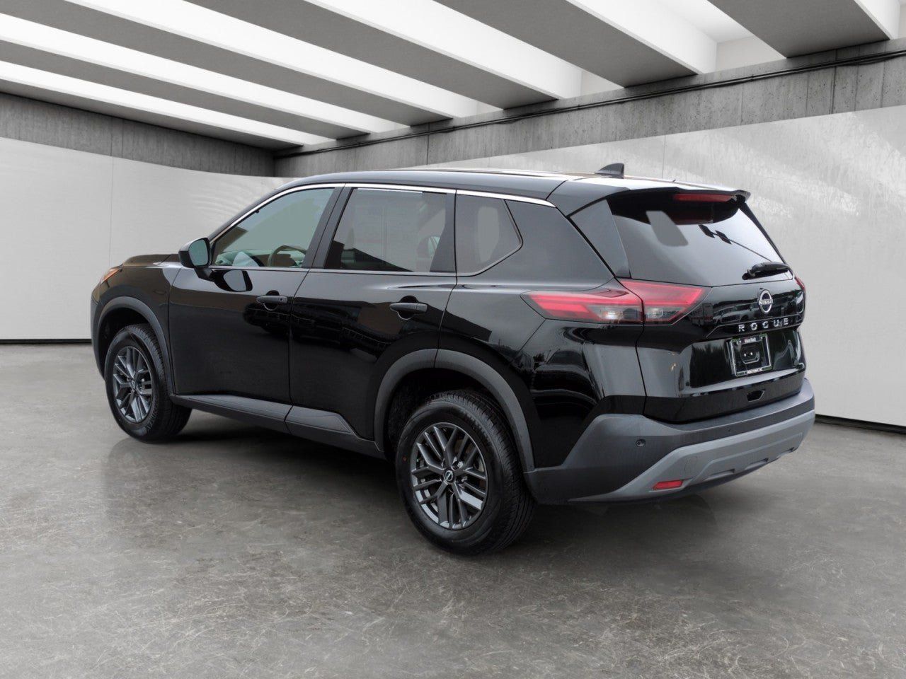 Used 2023 Nissan Rogue S FWD image 5
