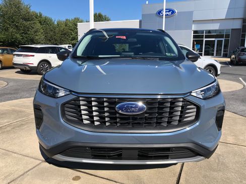 Used 2025 Ford Escape Active w/ Cold Weather Package image 8