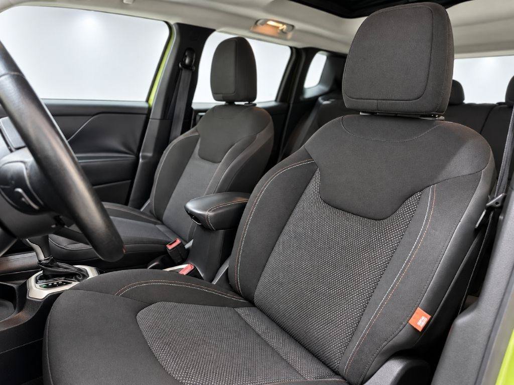 Used 2016 Jeep Renegade 75th Anniversary AWD/4WD image 9