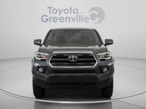 Used 2018 Toyota Tacoma SR5 RWD image 11