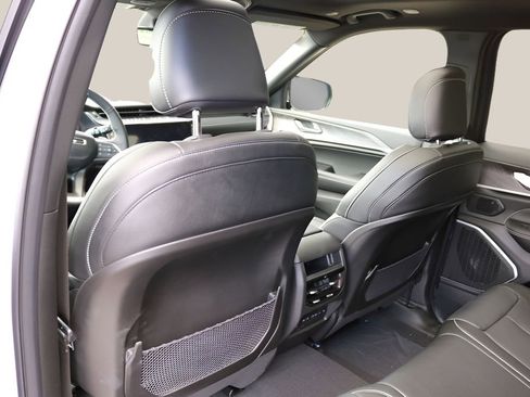 New 2026 Jeep Grand Cherokee Limited AWD/4WD image 15