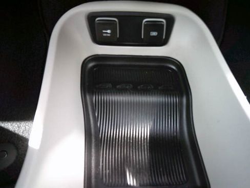 Used 2018 Chrysler Pacifica Touring Plus image 8