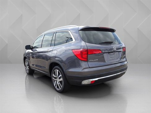 Used 2018 Honda Pilot Touring image 3