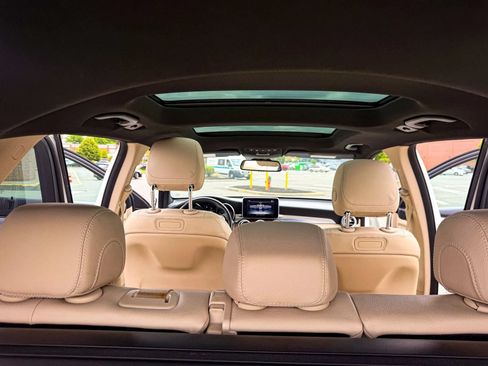 Used 2018 Mercedes-Benz GLC 300 4MATIC image 25