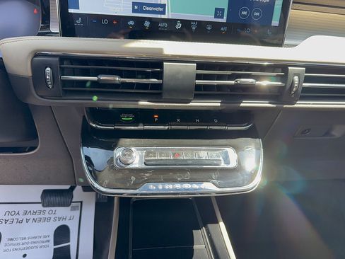 Used 2024 Lincoln Corsair FWD image 23