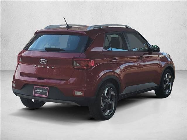 Used 2024 Hyundai Venue SEL FWD image 5