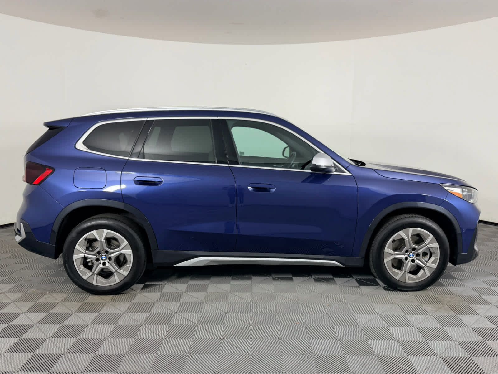 Used 2024 BMW X1 xDrive28i w/ Convenience Package AWD/4WD image 2
